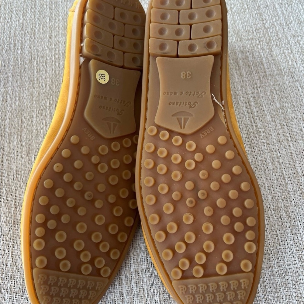 NEW!!! Without tags -Women’s Positano Italy Gold Suede Loafers - Picture 3 of 3